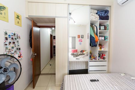 Casa à venda com 180m², 4 quartos e 2 vagas Casa à venda com 180m², 4 quartos e 2 vagasQuarto 2