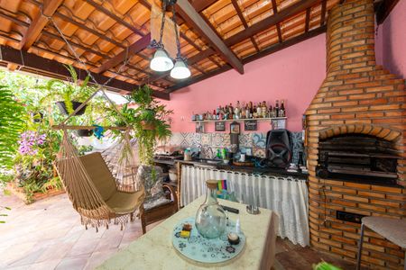 Casa à venda com 180m², 4 quartos e 2 vagas Casa à venda com 180m², 4 quartos e 2 vagasÁrea Externa