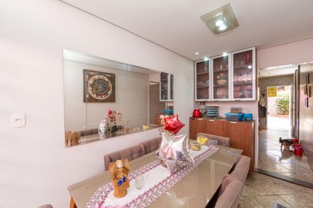 Sala de casa à venda com 4 quartos, 180m² em Dom Cabral, Belo Horizonte