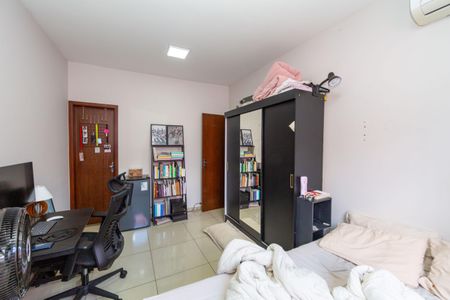 Casa à venda com 180m², 4 quartos e 2 vagas Casa à venda com 180m², 4 quartos e 2 vagasSuíte 2