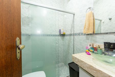 Casa à venda com 180m², 4 quartos e 2 vagas Casa à venda com 180m², 4 quartos e 2 vagasBanheiro 2