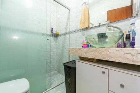 Casa à venda com 180m², 4 quartos e 2 vagas Casa à venda com 180m², 4 quartos e 2 vagasBanheiro 2