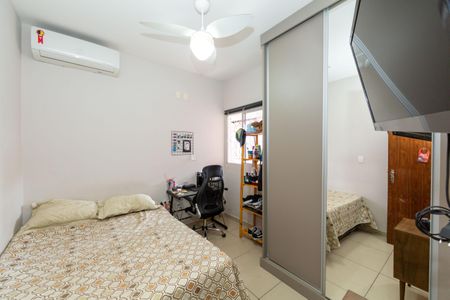 Casa à venda com 180m², 4 quartos e 2 vagas Casa à venda com 180m², 4 quartos e 2 vagasQuarto 1