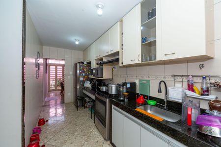 Casa à venda com 180m², 4 quartos e 2 vagas Casa à venda com 180m², 4 quartos e 2 vagasCozinha