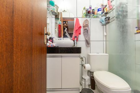 Casa à venda com 180m², 4 quartos e 2 vagas Casa à venda com 180m², 4 quartos e 2 vagasBanheiro da Suíte 1