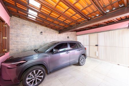 Casa à venda com 180m², 4 quartos e 2 vagas Casa à venda com 180m², 4 quartos e 2 vagasGaragem