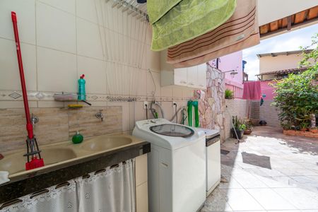 Casa à venda com 180m², 4 quartos e 2 vagas Casa à venda com 180m², 4 quartos e 2 vagasÁrea de Serviço