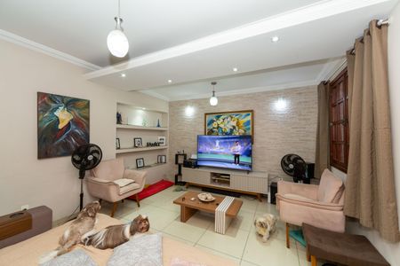Casa à venda com 180m², 4 quartos e 2 vagas Casa à venda com 180m², 4 quartos e 2 vagasSala