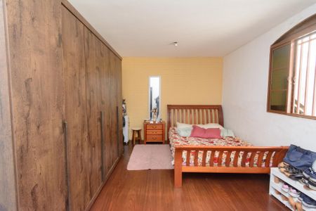 Casa à venda com 200m², 2 quartos e 5 vagasQuarto 2