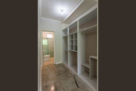 Casa de condomínio à venda com 140m², 3 quartos e 1 vaga Casa de condomínio à venda com 140m², 3 quartos e 1 vagaCloset da suíte 2