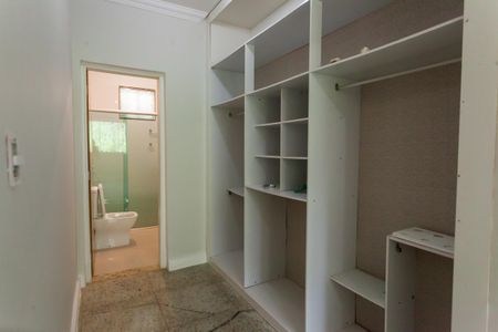 Casa de condomínio à venda com 140m², 3 quartos e 1 vaga Casa de condomínio à venda com 140m², 3 quartos e 1 vagaCloset da suíte 2