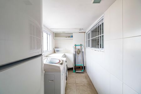 Casa à venda com 158m², 3 quartos e 2 vagas Casa à venda com 158m², 3 quartos e 2 vagasLavanderia