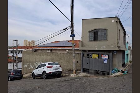 Casa à venda com 158m², 3 quartos e 2 vagas Casa à venda com 158m², 3 quartos e 2 vagasFachada