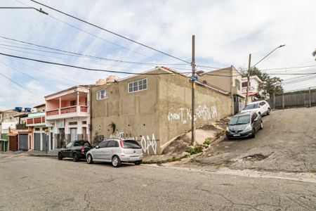 Casa à venda com 158m², 3 quartos e 2 vagas Casa à venda com 158m², 3 quartos e 2 vagasFachada