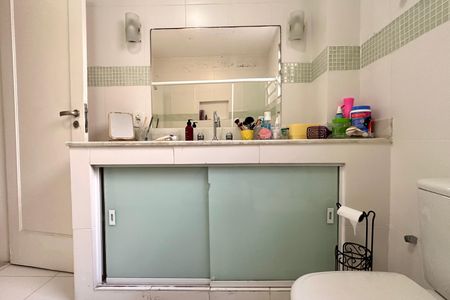 Apartamento à venda com 130m², 3 quartos e sem vaga Apartamento à venda com 130m², 3 quartos e sem vagaBanheiro Social