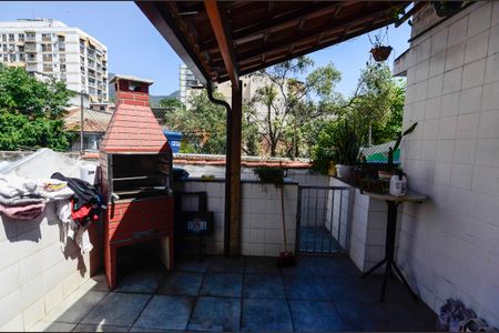 Casa à venda com 275m², 3 quartos e sem vagaÁrea de Serviço 