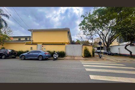 Casa à venda com 190m², 3 quartos e 4 vagas Casa à venda com 190m², 3 quartos e 4 vagasFachada