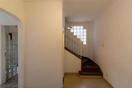 Casa à venda com 190m², 3 quartos e 4 vagas Casa à venda com 190m², 3 quartos e 4 vagasHall