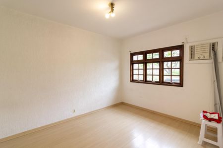 Casa à venda com 190m², 3 quartos e 4 vagas Casa à venda com 190m², 3 quartos e 4 vagasQuarto 1