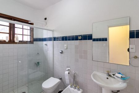 Casa à venda com 190m², 3 quartos e 4 vagas Casa à venda com 190m², 3 quartos e 4 vagasBanheiro Social