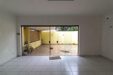 Casa à venda com 190m², 3 quartos e 4 vagas Casa à venda com 190m², 3 quartos e 4 vagasSala 2