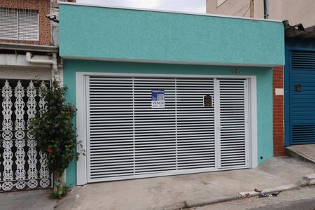 Casa à venda com 200m², 2 quartos e 2 vagasFachada