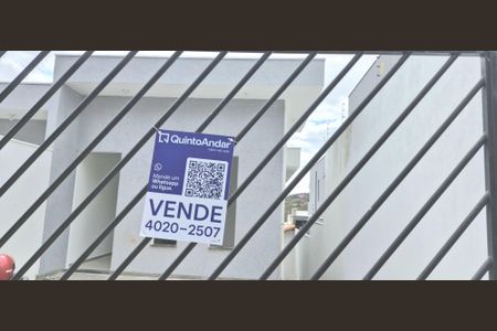 Casa à venda com 180m², 3 quartos e 2 vagas Casa à venda com 180m², 3 quartos e 2 vagasPlaca