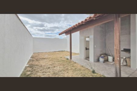 Casa à venda com 180m², 3 quartos e 2 vagas Casa à venda com 180m², 3 quartos e 2 vagasQuintal