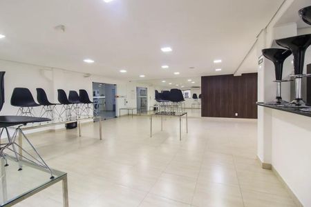 Apartamento para alugar com 44m², 2 quartos e 1 vaga Apartamento para alugar com 44m², 2 quartos e 1 vagaÁrea comum - Salão de festas