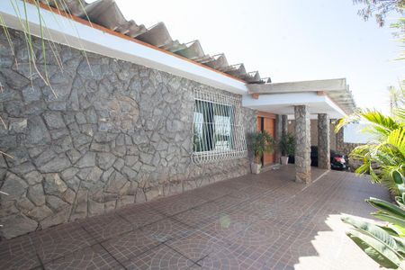 Casa à venda com 350m², 4 quartos e 2 vagasFachada