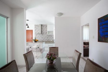 Casa à venda com 350m², 4 quartos e 2 vagasSala de Jantar