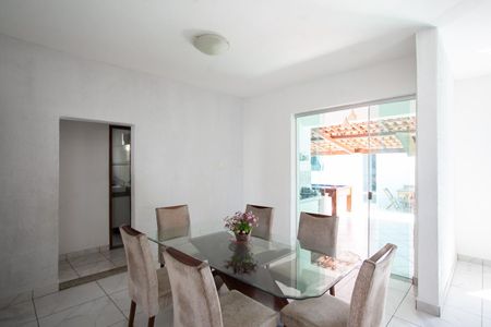 Casa à venda com 350m², 4 quartos e 2 vagasSala de Jantar