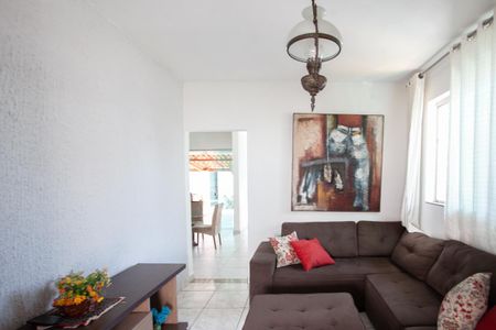 Casa à venda com 350m², 4 quartos e 2 vagasSala