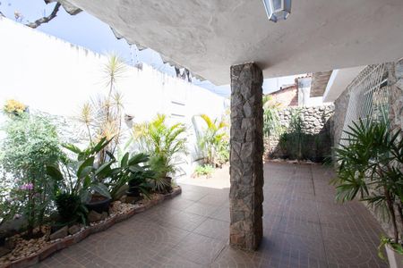 Casa à venda com 350m², 4 quartos e 2 vagasVaranda e entrada