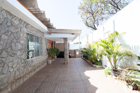 Casa à venda com 350m², 4 quartos e 2 vagasVaranda e entrada