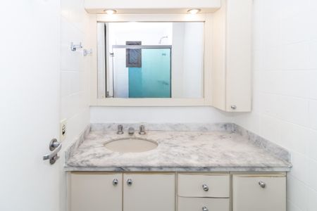 Apartamento à venda com 83m², 3 quartos e 2 vagasBanheiro da Suíte