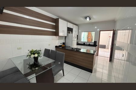 Casa à venda com 134m², 3 quartos e 2 vagas Casa à venda com 134m², 3 quartos e 2 vagasCozinha