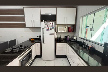 Casa à venda com 134m², 3 quartos e 2 vagas Casa à venda com 134m², 3 quartos e 2 vagasCozinha