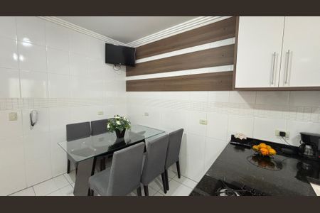 Casa à venda com 134m², 3 quartos e 2 vagas Casa à venda com 134m², 3 quartos e 2 vagasCozinha