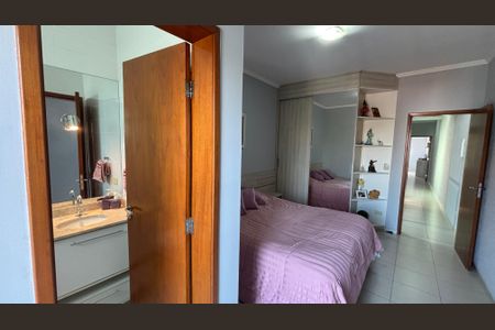 Casa à venda com 134m², 3 quartos e 2 vagas Casa à venda com 134m², 3 quartos e 2 vagasSuíte