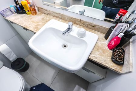 Apartamento à venda com 57m², 2 quartos e 1 vaga Apartamento à venda com 57m², 2 quartos e 1 vagaBanheiro Social