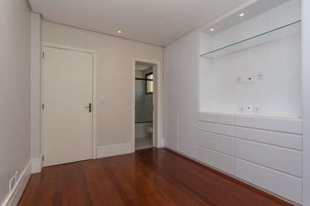 Apartamento à venda com 109m², 3 quartos e 1 vaga Apartamento à venda com 109m², 3 quartos e 1 vagaSuite