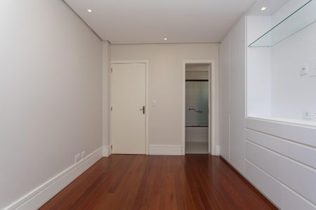 Apartamento à venda com 109m², 3 quartos e 1 vaga Apartamento à venda com 109m², 3 quartos e 1 vagaSuite