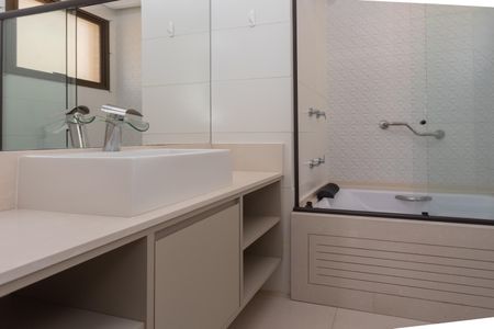 Apartamento à venda com 109m², 3 quartos e 1 vaga Apartamento à venda com 109m², 3 quartos e 1 vagaBanheiro da Suíte