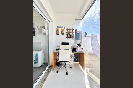 Apartamento à venda com 109m², 2 quartos e 1 vaga Apartamento à venda com 109m², 2 quartos e 1 vagaEscritório