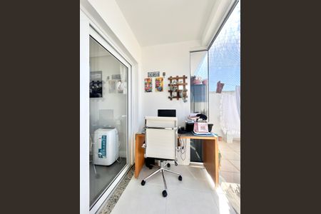 Apartamento à venda com 109m², 2 quartos e 1 vaga Apartamento à venda com 109m², 2 quartos e 1 vagaEscritório