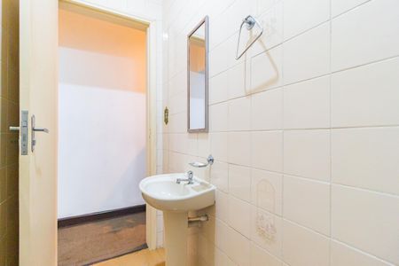 Casa à venda com 145m², 8 quartos e sem vaga Casa à venda com 145m², 8 quartos e sem vagaBanheiro 1