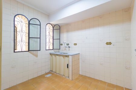 Casa à venda com 145m², 8 quartos e sem vaga Casa à venda com 145m², 8 quartos e sem vagaCozinha