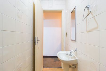 Casa à venda com 145m², 8 quartos e sem vaga Casa à venda com 145m², 8 quartos e sem vagaDetalhe - Banheiro 1