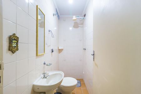 Casa à venda com 145m², 8 quartos e sem vaga Casa à venda com 145m², 8 quartos e sem vagaDetalhe - Banheiro 2